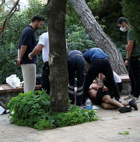 Maçka Parkı'nda 'laf atma' tartışması kanlı bitti: Kırık bira şişesiyle boğazı kesildi-3