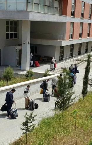 Son dakika: Irak ve Cezayir'den getirilen 373 kişi Şanlıurfa'daki yurtlarda karantinaya alındı