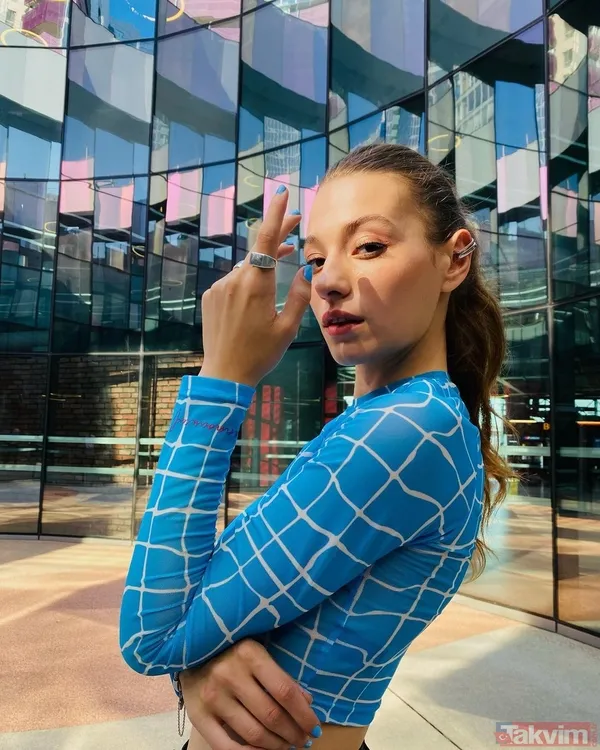 Sümeyye Aydoğan’ın babası ağızları açık bıraktı! “Film yıldızı gibi” dedirtti! Çağatay Ulusoy’un partneri... - 5