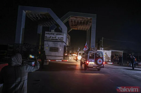 Tarihi esir takası tarihi kareler! İsrailli rehineler Hamaslılara el sallayıp veda etti... Siyonist işgalciler ise Filistinlilere saldırdı - 7