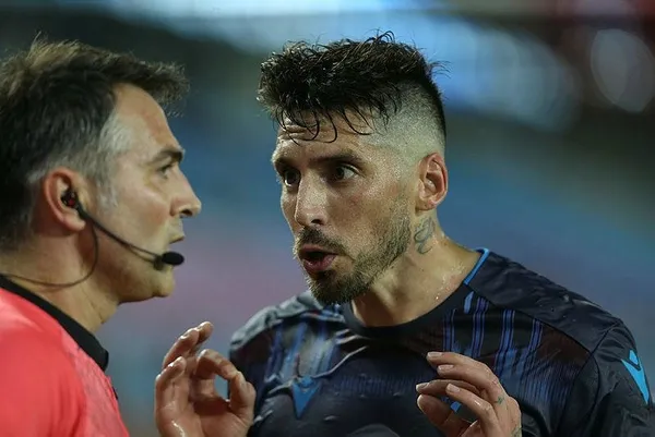 trabzonsporlujoao-pereiradan-hakem-kararlarina-tepki-bize-karsi-kolay-karar-veriyorlar-1593309755172.jpeg Trabzonsporlu Joao Pereira'dan hakem kararlarına tepki: Bize karşı kolay karar veriyorlar-2