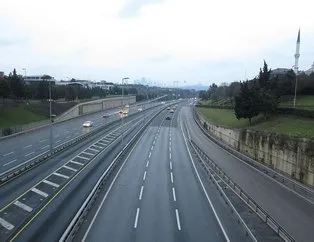 Yılın ilk günü İstanbul’da yollar boş kaldı
