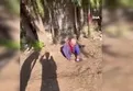Sokakta uyuyan yaşlı adamın yüzüne tekme atıp paylaştılar