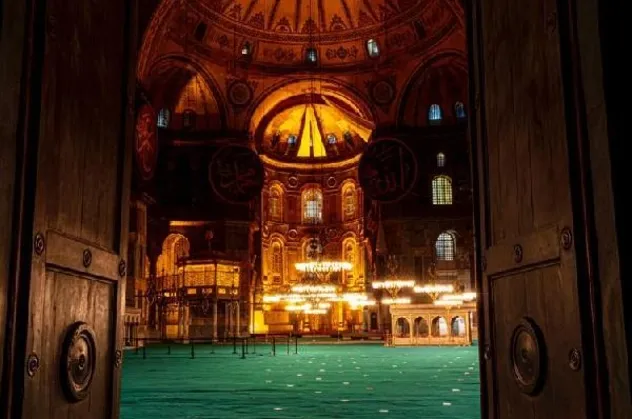 SON DAKİKA: Ayasofya'nın hat levhaları bakıma alınıyor