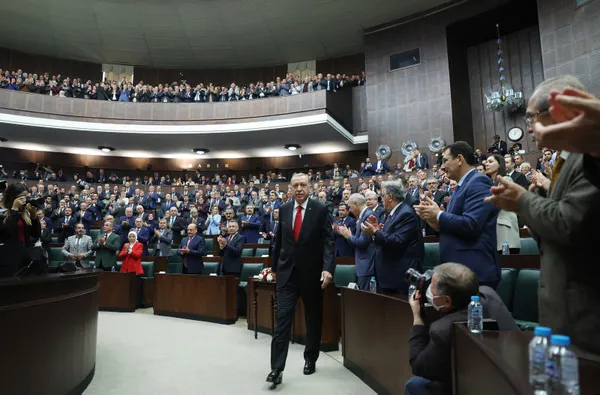 son-dakika-baskan-recep-tayyip-erdogan-ak-parti-grup-toplantisinda-kemal-kilicdaroglunu-yuhlayan-grubu-susturd-1667383129969.jpg