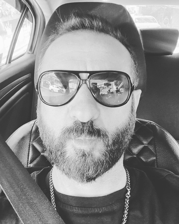 restoranda-kopek-saldirisi-unlu-sanatci-ali-kalin-siparisini-beklerken-kulagini-kopardi-savciligin-yolunu-tutt-1692855799966.jpg Restoranda köpek saldırısı! Ünlü sanatçı Ali Kal’ın siparişini beklerken kulağını kopardı! Savcılığın yolunu tuttu!-7