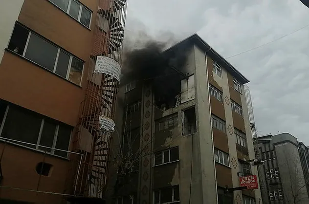 Güngören'de iş yerinde çıkan yangın söndürüldü
