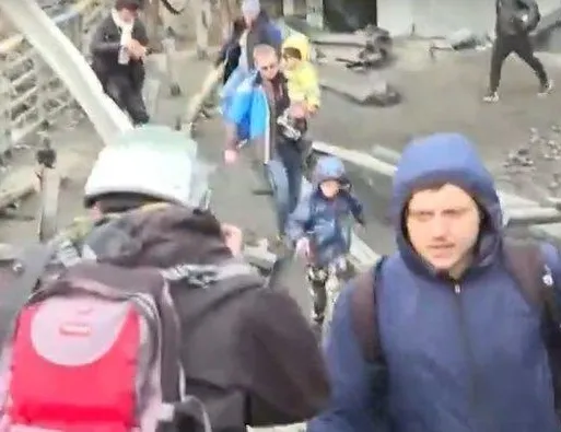 A Haber ekibi bombardıman altında kaldı