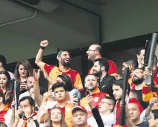 Türk Telekom Arena’ya ünlüler akın etti