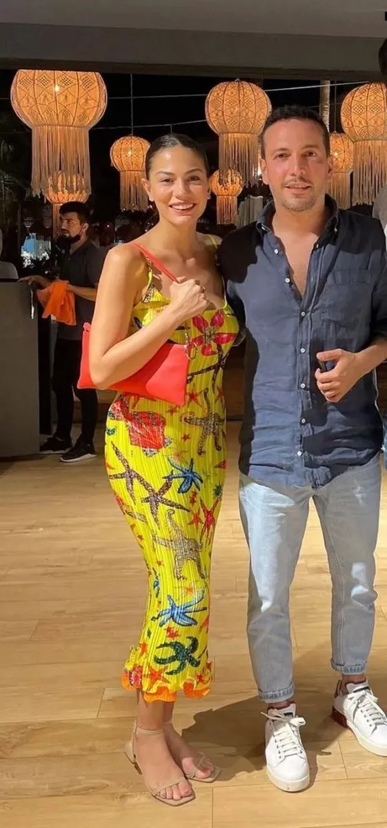 Demet Özdemir ve Oğuzhan Koç'tan 'Acun Ilıcalı'nın hatrına aşk' operasyonu! Geçen yaz dudak dudağa yakalanan sevgililer...-3