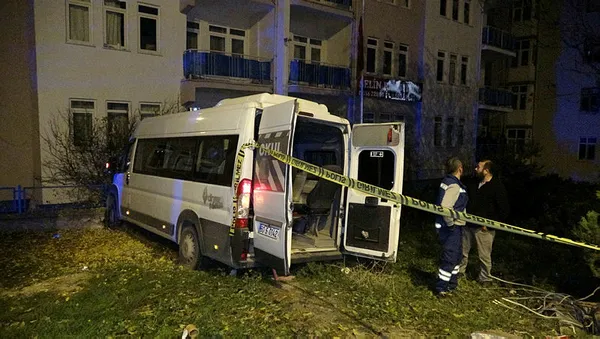 1636404648254.jpg Tokat'ta işçi servisi pansiyon bahçesine girdi: 5 yaralı-2