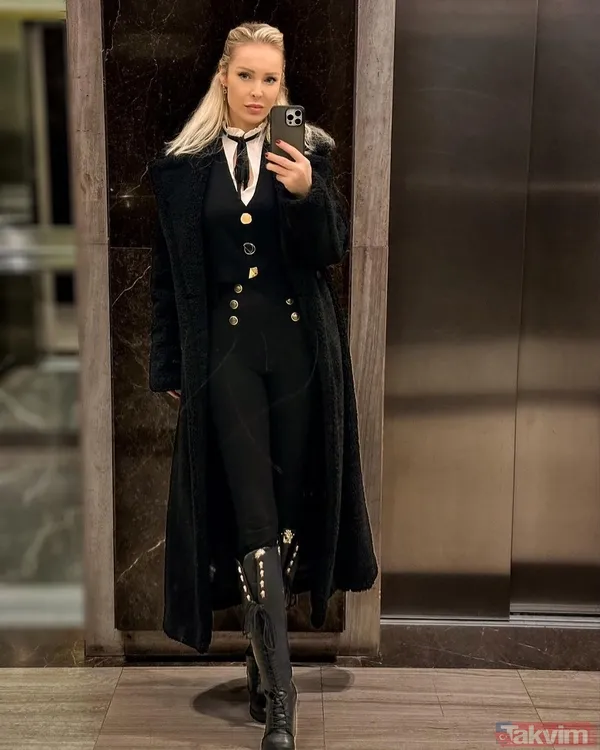 Öte Yandan Hem Ayşegül Yıldız'ın Açıklamaları Hem De Kız Zübeyde Melek'in Annesi Perihan Savaş İle Verdiği Pozla Gündemde Olan İbrahim Tatlıses'in Eski Aşkları...