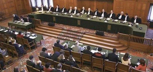 Lahey'deki mahkeme, 1991-1995 yıllarında, Bosna-Hersek ve Hırvatistan'da, Boşnak ve Hırvat sivil nüfusa yönelik katliam yapmak suçundan yargılanan Sırbistanlı eski devlet güvenlik şefleri Stanişiç ve Simatoviç hakkında beraat kararı verdi