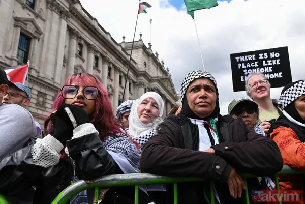 İngiltere'de on binlerce kişi Filistin için tek ses oldu: Gazze'de soykırıma son verin - 4