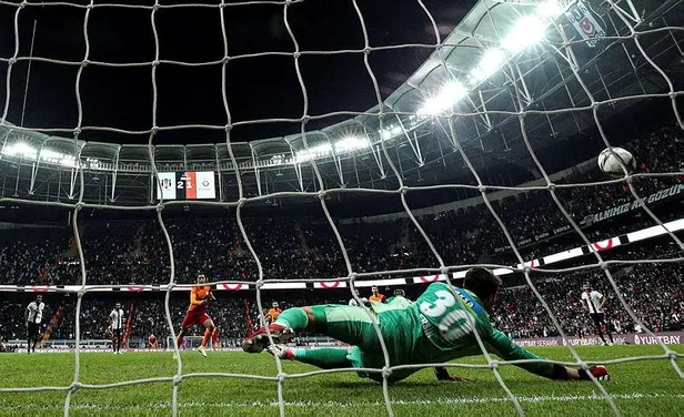 erman-toroglundan-galatasaraya-larin-elestirisi-arka-direge-nasil-onlem-almazsin-1635196687091.jpeg Erman Toroğlu'ndan Galatasaray'a 'Larin' eleştirisi: "Arka direğe nasıl önlem almazsın"-2