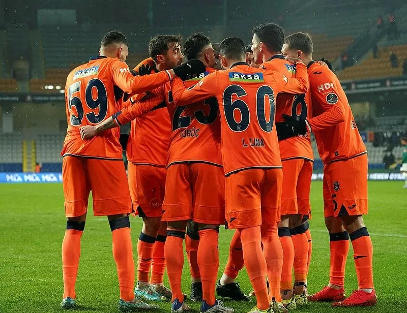 Başakşehir, Konya’yı 2 golle geçti