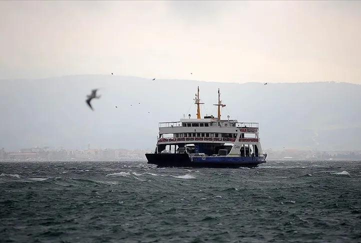 Feribot seferlerine fırtına engeli!