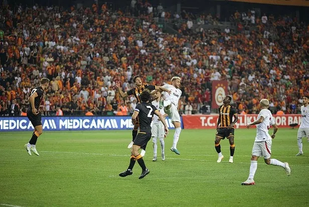 galatasaray-hazirlik-macinda-ingiltere-championship-ekibi-hull-cityye-4-3-yenildi-1688587038296.jpeg Galatasaray hazırlık maçında İngiltere Championship ekibi Hull City'ye 4-3 yenildi-2