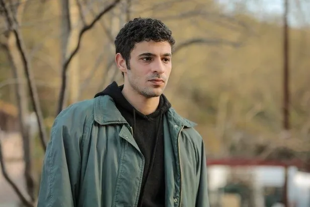 kardeslerim-dizisinin-kadiri-halit-ozgur-sari-geri-donuyor-ayriligi-kisa-surdu-kirmizi-odanin-muratiydi-eski-projesine-gecis-yapti-1639476558270.jpg Kardeşlerim dizisinin Kadir'i Halit Özgür Sarı geri dönüyor ayrılığı kısa sürdü! Kırmızı Oda'nın Murat'ıydı eski projesine geçiş yaptı-3