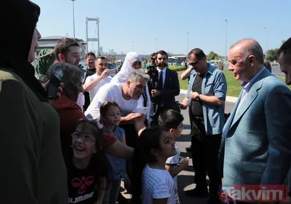 Başkan Erdoğan’a 15 Temmuz Şehitler Anıtı önünde sevgi seli