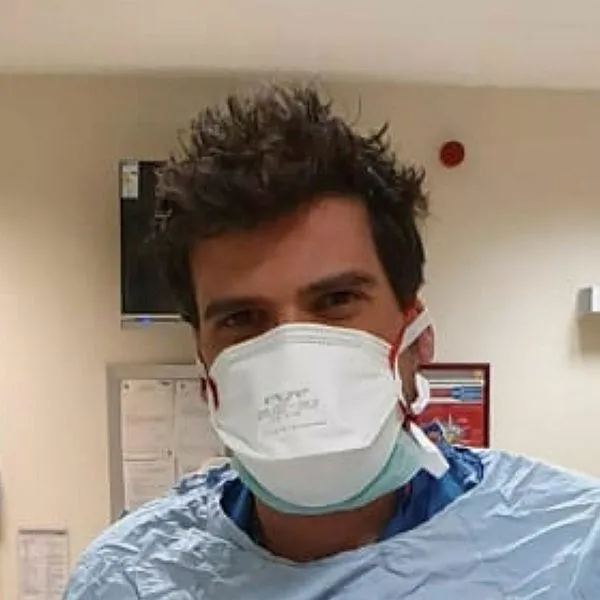 Koronavirüs hastasında iyileşme gören doktor Michael Jackson dansı yaptı-1