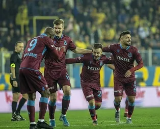 Zirveye 3’lü çekti