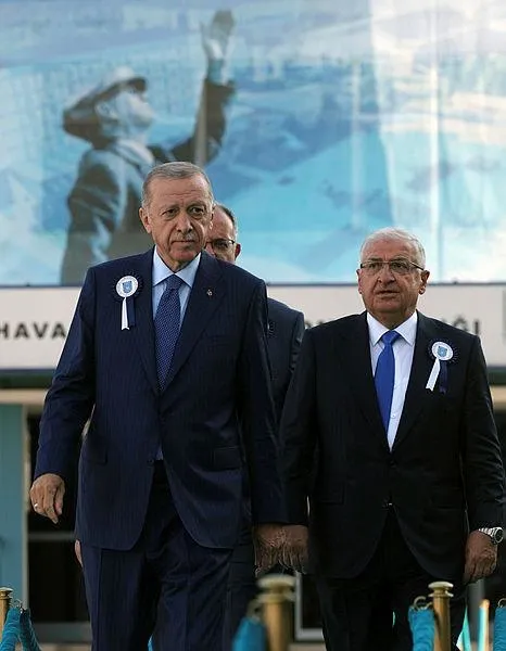 baskan-erdogandan-milli-savunma-universitesi-hava-harp-okulu-komutanliginin-diploma-toreninde-onemli-aciklamal-1693497525021.jpeg Başkan Erdoğan'dan savunma sanayide "yerlilik" vurgusu: Her geçen gün daha da ileriye gidiyoruz-3