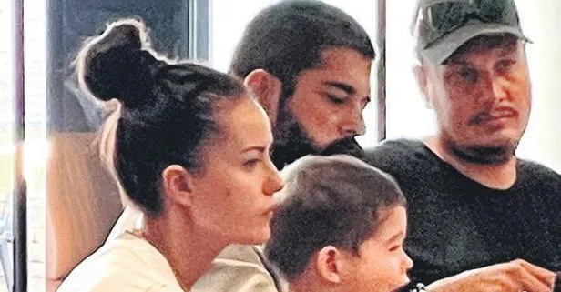 Burak Özçivit, eşi Fahriye Evcen ve oğlu Karan’la mütevazı bir restoranda yemek yedi