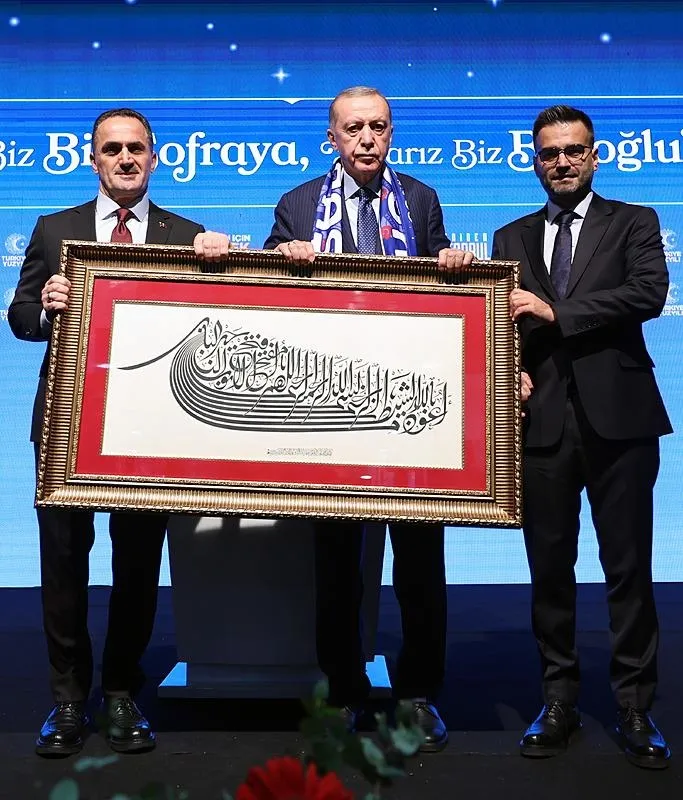 baskan-erdogandan-sandik-yonetim-kurulu-ile-iftar-programinda-onemli-aciklamalar-1711745399985.jpeg Başkan Erdoğan'dan 'Sandık Yönetim Kurulu' ile iftar programında önemli açıklamalar-8