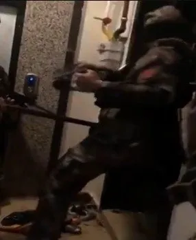 izmirde-tefeci-cetesine-baskin-3-gozalti-1647517058122.jpeg İzmir'de tefeci çetesine baskın: 3 gözaltı-2