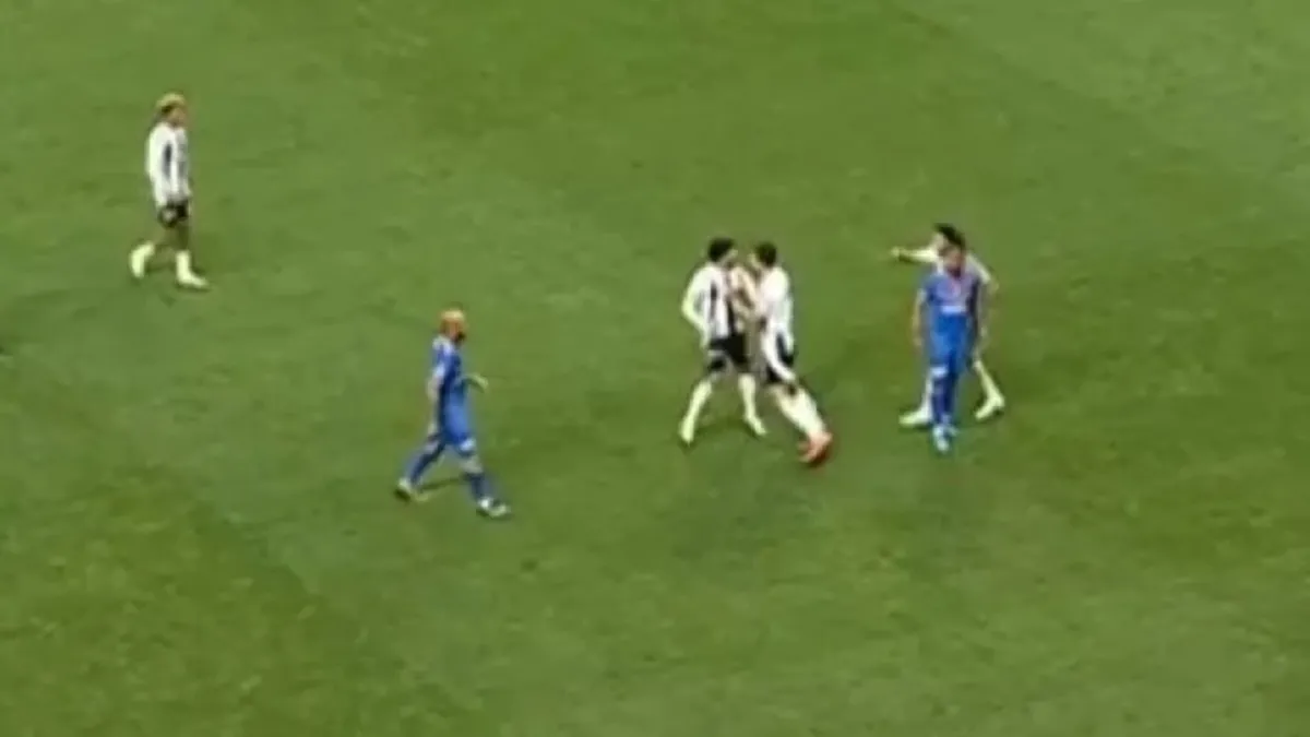 Beşiktaş'ta maç sırasında tartışma! Karşı karşıya geldiler