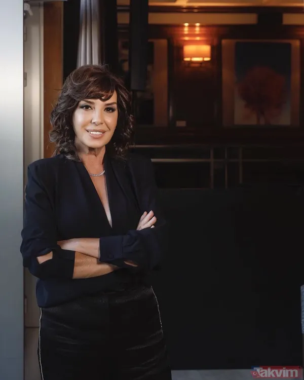 Perihan Savaş Daha Önce Verdiği Bir Röportajda Da Şu İfadeleri Kullanmıştı: "Annem Çok Tutucu Bir Kadındı. Mesela İnce Çorap Giydirtmezdi, Makyaj Yaptırtmazdı,...