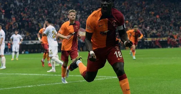 Son dakika: Galatasaray’ın yıldızı Bafetimbi Gomis Avrupa’nın zirvesinde