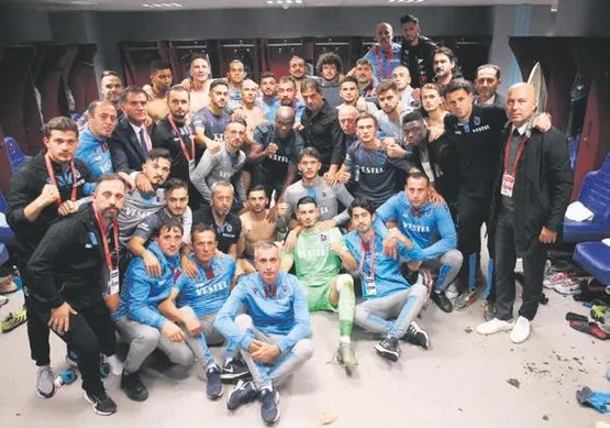 Trabzonspor, 75 dakika 10 kişi oynadığı maçta Alanya’yı yıktı-2