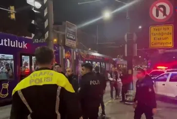 Fatih'te tramvayın çarptığı yaya yaralandı