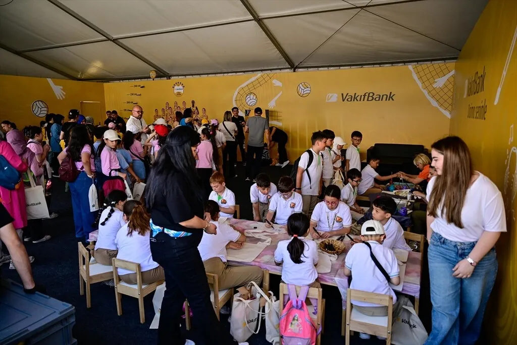 sifir-atik-festivali-ikinci-gununde-de-ziyaretci-akinina-ugradi-ailelerden-etkinlige-tam-not-1780668090765.jpg Sıfır Atık Festivali ikinci gününde de ziyaretçi akınına uğradı: Ailelerden etkinliğe tam not-5