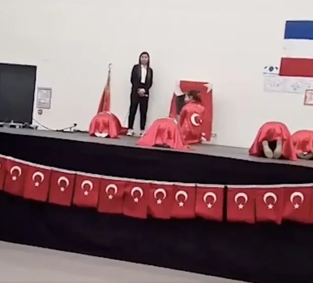 1652187336449.jpeg Fransa'da tepki çeken 23 Nisan kutlaması! Çocuklar Atatürk'e secde etti - 3