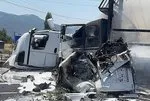 Sakarya’da korkunç kaza! Karşı şeride geçen TIR, iki TIR’a çarptı: Ölü ve yaralılar var