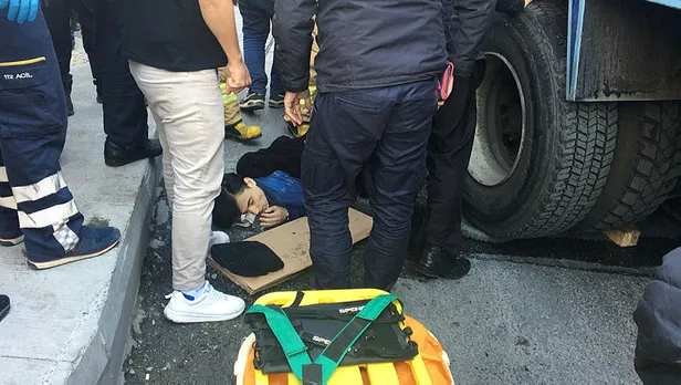 İstanbul'da feci kaza! Kamyon altında can pazarı-2