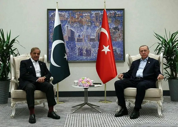 baskan-recep-tayyip-erdogan-pakistan-basbakani-sahbaz-serif-ile-bir-araya-geldi-1663268612305.jpeg Başkan Recep Tayyip Erdoğan'dan Özbekistan'da diplomasi trafiği! Putin ve diğer devlet liderleriyle buluştu-4