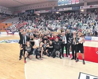 Beşiktaş finalde!