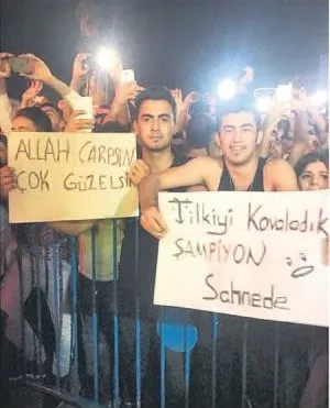 Hadise'den olay paylaşım - 1