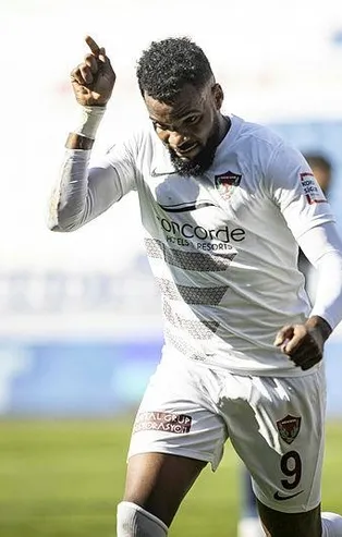 Hataysporlu Aaron Boupendza'dan transfer ve Mesut Özil açıklaması!