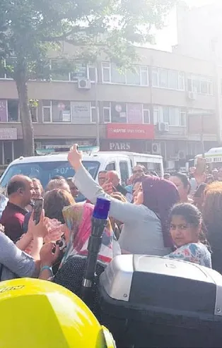 Usta sanatçı Eşref Kolçak'ın cenazesinde büyük saygısızlık!