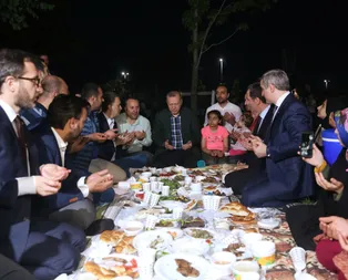 Başkan Erdoğan sahilde iftar saatini bekleyen vatandaşlarla buluştu