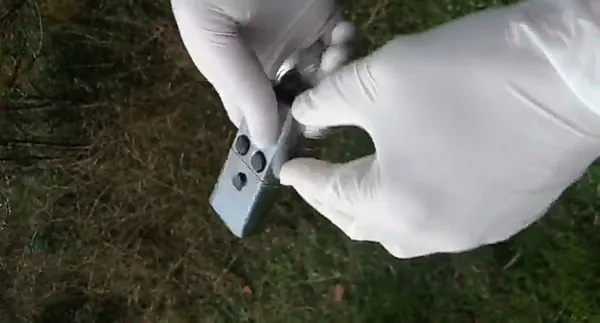 kumanda-gorunumlu-tabanca-yabanci-uyruklu-sahsin-uzerinden-cikan-cisim-polisi-yaraladi-1634284416218.jpg Kumanda görünümlü tabanca! Yabancı uyruklu şahsın üzerinden çıkan cisim polisi yaraladı-2