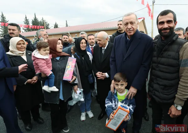 Cumhur yaraları sarıyor! Başkan Erdoğan Ramazan'ın ilk günü Kahramanmaraş'ta: Depremzedelerle bir araya geldi, tek tek dinledi - 17