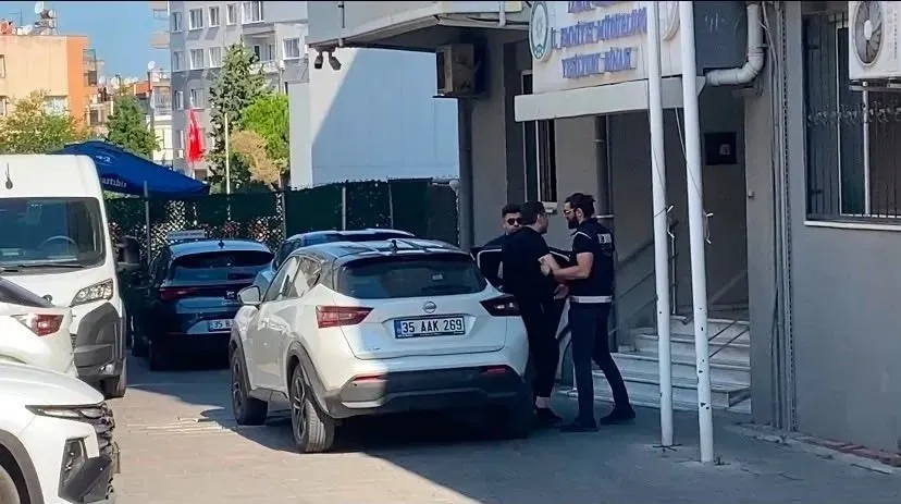 rusvet-sorusturmasinda-gecici-tedbir-chpli-onur-yigit-gorevden-uzaklastirildi-1783105142045.jpeg Rüşvet soruşturmasında geçici tedbir: CHP’li Balçova Belediye Başkanı Onur Yiğit görevden uzaklaştırıldı-5