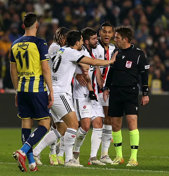 Son dakika Beşiktaş haberleri... Beşiktaş Teknik Direktörü İsmael'in Fenerbahçe derbisi planı belli oldu! 1927 gün sonra bir ilk-4