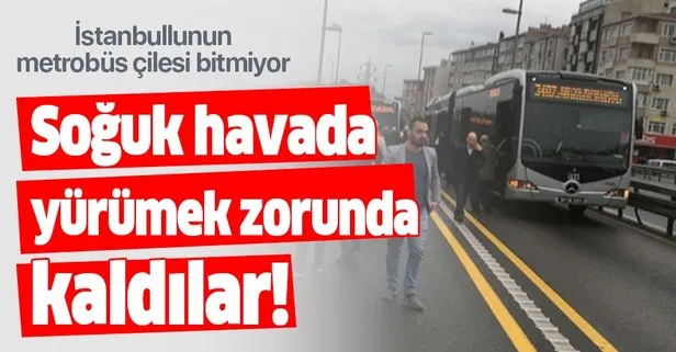İstanbullunun metrobüs çilesi bitmiyor! Vatandaş bu soğukta yürümek zorunda kaldı!